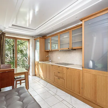 Apartment Jacuzzi X Free Parking X Self Check-in 24x7 By H&h