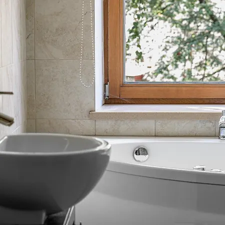 Jacuzzi X Free Parking X Self Check-in 24x7 By H&h * Vilnius