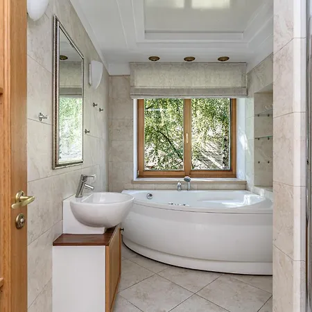 Jacuzzi X Free Parking X Self Check-in 24x7 By H&h