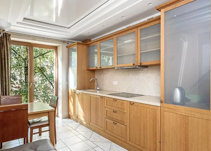 Apartament Jacuzzi X Free Parking X Self Check-in 24x7 By H&h