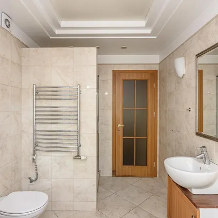 Jacuzzi X Free Parking X Self Check-in 24x7 By H&h Апартаменти *
