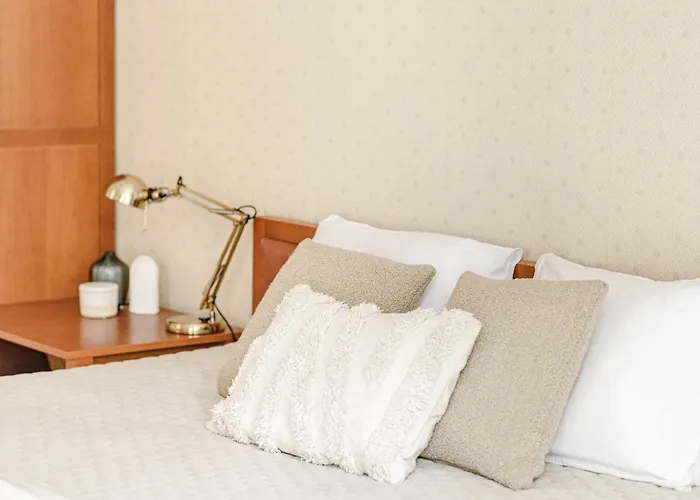 Jacuzzi X Free Parking X Self Check-in 24x7 By H&h Apartamento