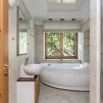 Jacuzzi X Free Parking X Self Check-in 24x7 By H&h
